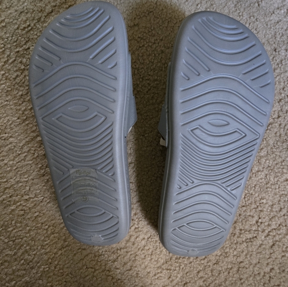 Floopi Gray Slide Sandals - Picture 4 of 6